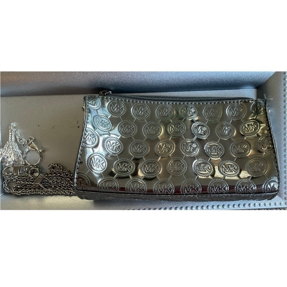 💗MICHAEL KORS💗 SILVER CROSSBODY PURSE - Picture 4 of 10